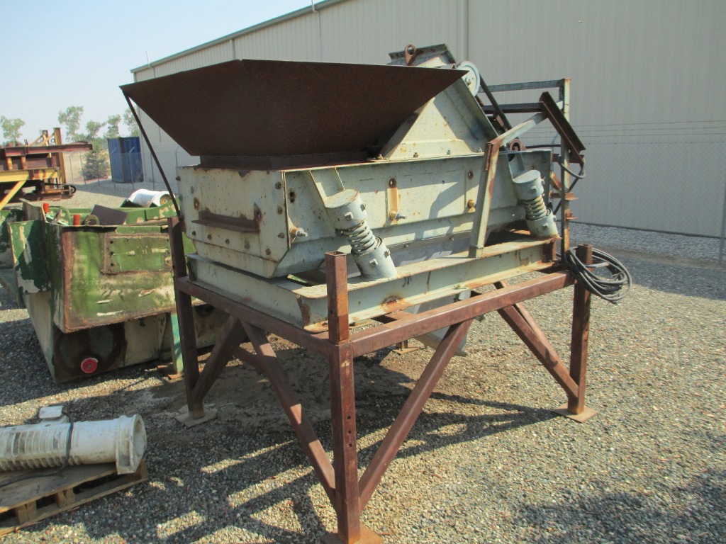 3’ wide x 6’ long Single Deck Incline Vibrating Screen - EarthWORKS ...