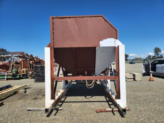 Hopper 8’ x 8’ 10” x 8’ tall, with new 36” x 12” clam gate discharge, - Image 3
