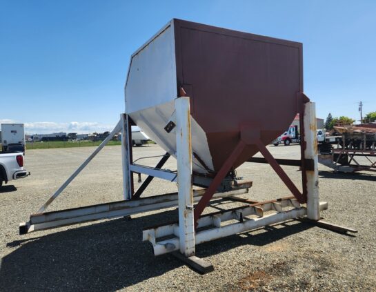 Hopper 8’ x 8’ 10” x 8’ tall, with new 36” x 12” clam gate discharge, - Image 4