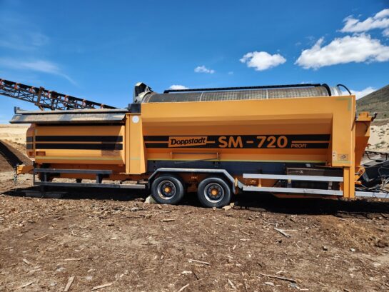 2015 Doppstadt SM-720 Portable Rotary Trommel Screen