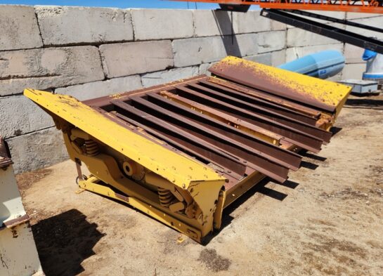 EXTEC Heavy Duty Hydraulic Tipping Vibrating Grizzly - Image 2