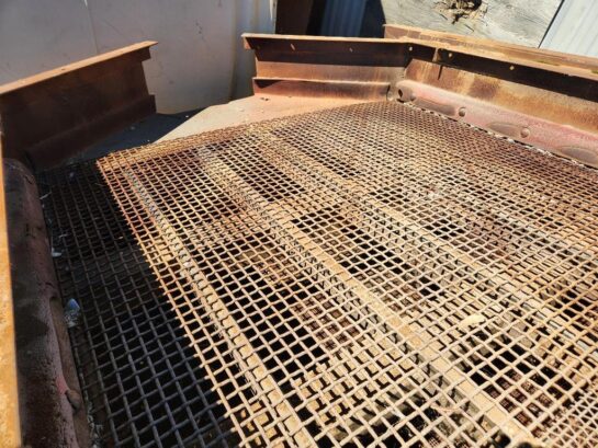 VIBRATING SCREEN - ELRUS 6’ wide x 20’ long, triple deck incline vibrating screen - Image 7
