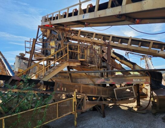 WASH PLANT - 2003 Fab Tec Aggregate Wash Plant 5' x 16' 3 Deck Screen - 36" x 25' Sand Screw - Image 4