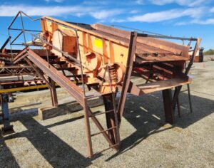 VIBRATING SCREEN - KOLBERG 6’ wide x 12’ long Two Deck Incline Vibrating Screen & Structure