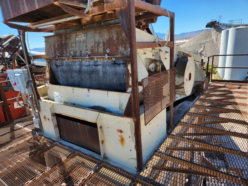 VIBRATING SCREEN - Pioneer 6’ wide x 16’ long Two deck Incline Vibrating Screen