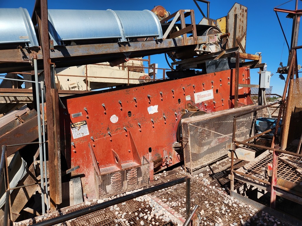 VIBRATING SCREEN - Pioneer 6’ wide x 16’ long, three deck Incline Vibrating Screen