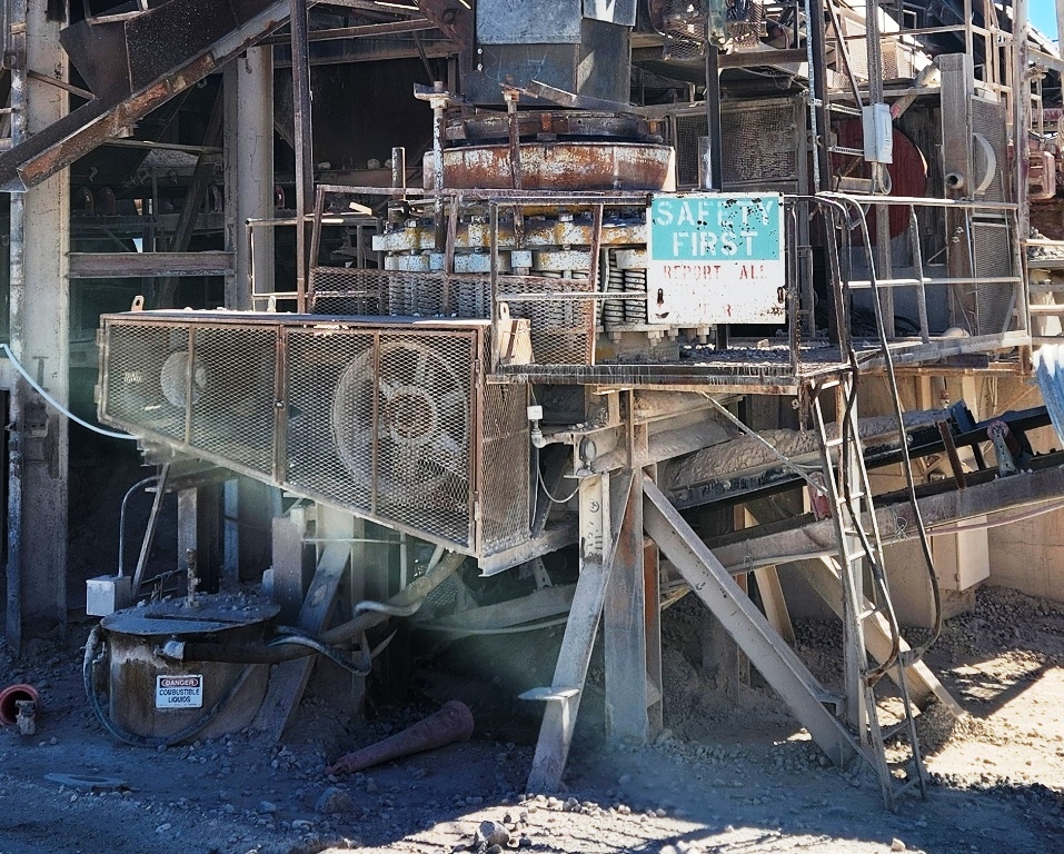 SYMONS 4¼’ Short Head Cone Crusher with Structure